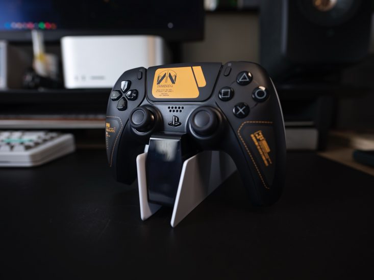 死亡搁浅2 限定DualSense手柄，顺便还有收藏版雕像-PCX 梦旅人