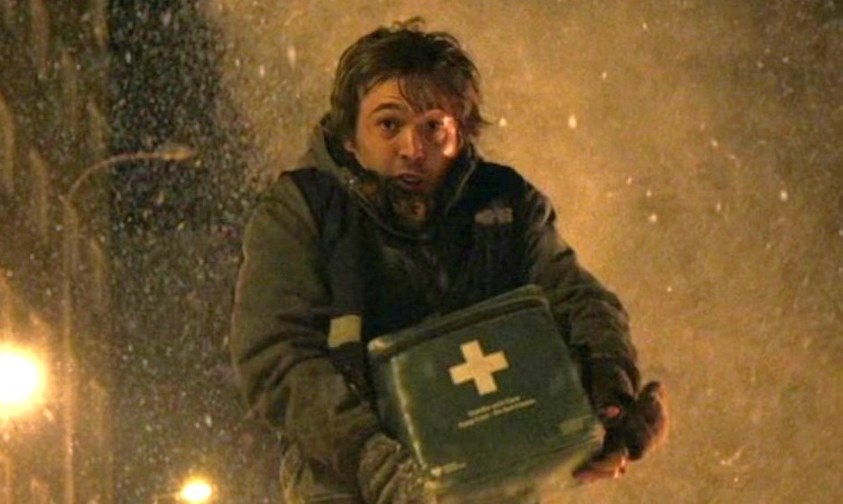 影视 | 《生化危机:爆发夜》电影时空和游戏二代连动,为何会出现 iPhone、雪景?导演回应:这不是全照原作翻拍-PCX 梦旅人